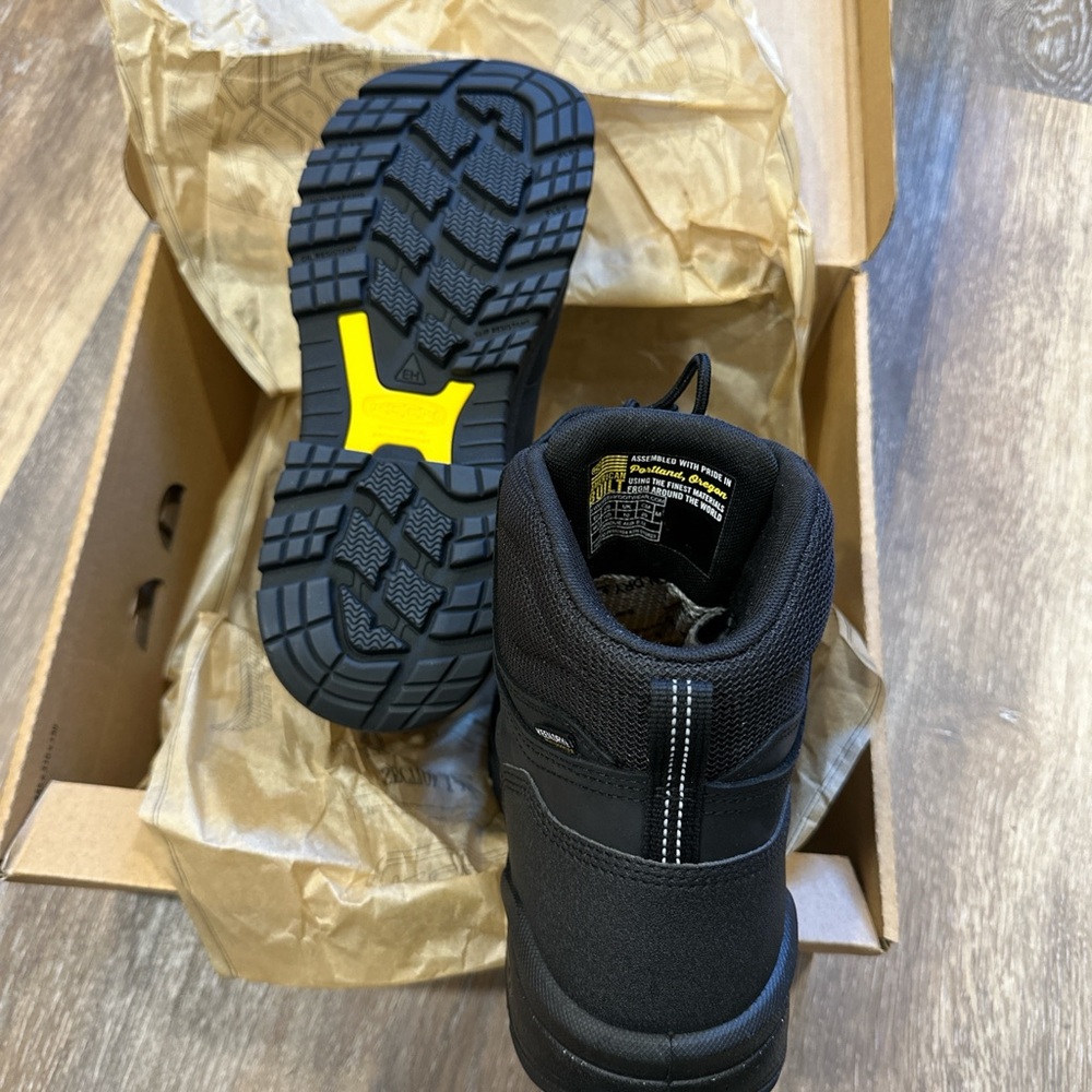 Keen Independence Boots - Picture 2 of 5
